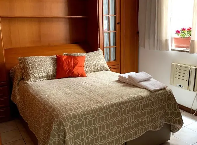 Apartamento Copacabana Perto Da Praia, Metro, Comercio E Wi-Fi Rapido!