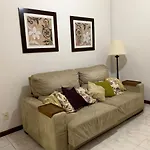 Apartamento Copacabana Perto Da Praia, Metro, Comercio E Wi-Fi Rapido!